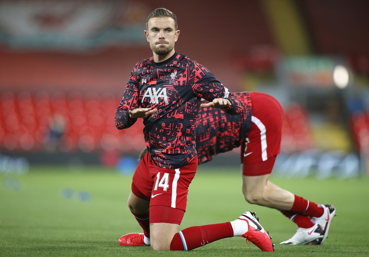 欧文突破防守助攻制胜（欧文突破撕防助攻锁定胜局）