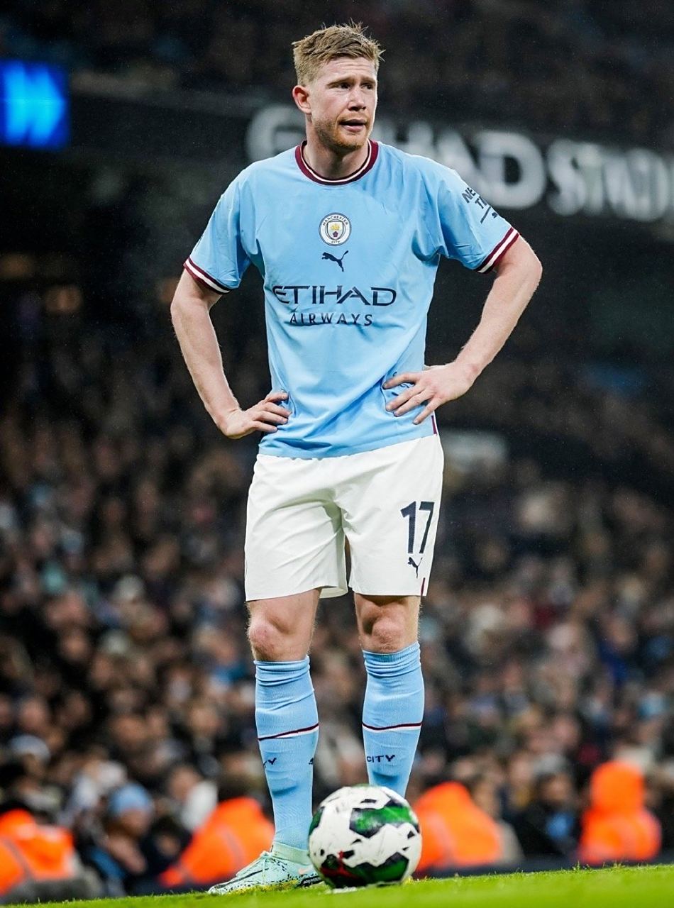 姆巴佩欧冠生涯已5次戴帽，仅次于梅西、C罗和莱万（姆巴佩欧冠已5次上演帽子戏法，仅次于梅西、C罗与莱万）