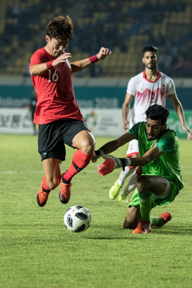 FM26逆天Bug，外场球员“闪现”至门前挡出对方主罚的点球（FM26离谱漏洞：外场球员瞬移到门前封出对手点球）