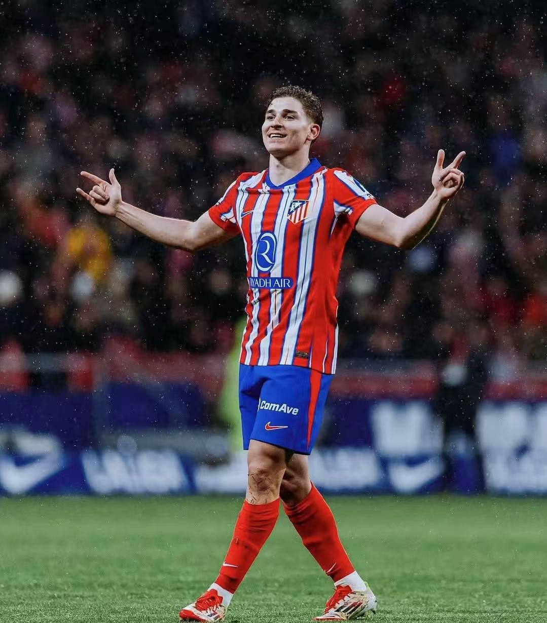 巴西上一次落位世界杯C组是2002年，近两届冠军都出自C组（巴西上次被分入世界杯C组还是2002年，最近两届的冠军皆出自C组）