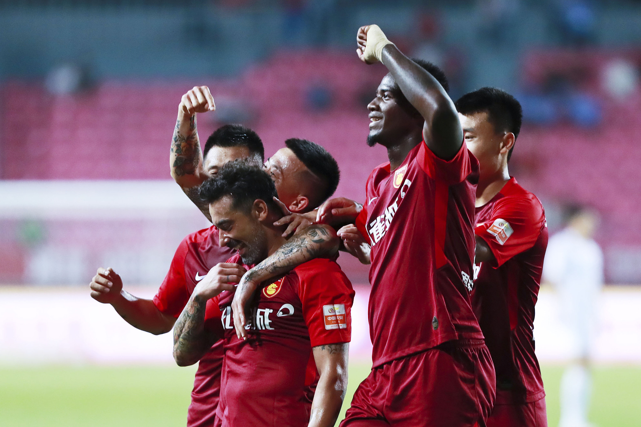 遇到苦主，斯洛特近8次对阵埃因霍温只赢下1场（斯洛特近8战埃因霍温仅取1胜，苦主属性明显）