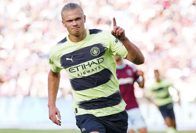 中超赛报：上海申花主场战胜武汉三镇＂,（中超快讯：申花主场力克武汉三镇）