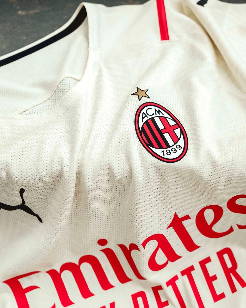 范戴克：外界的噪声不会改变什么，一切最终要靠在赛场上回应（范戴克：任凭外界喧嚣，答案终在球场上给出）